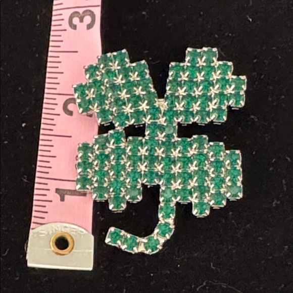 Vintage 1980's Dorothy Bauer Swarovski
Crystal Shamrock Brooch Green Clover - Picture 4 of 5
